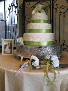 soft green cake at Utah wedding