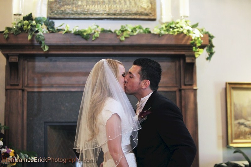 Salt Lake City wedding gets sealed with a kiss!