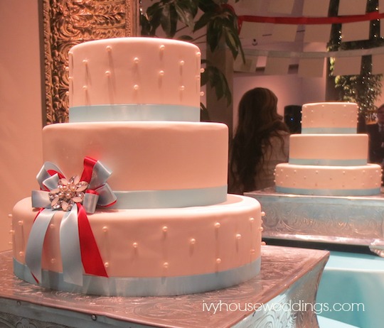 wedding cake at wedding in Utah